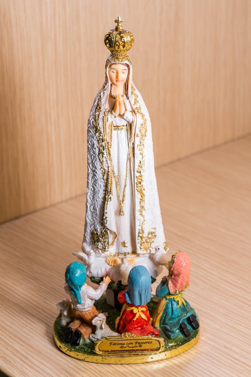 Virgen de Fátima con Pastores